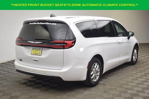 2024 Chrysler Pacifica Touring-L