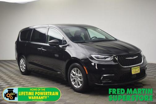 2023 Chrysler Pacifica Touring-L