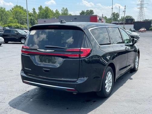 2023 Chrysler Pacifica Touring-L