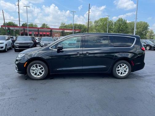 2023 Chrysler Pacifica Touring-L