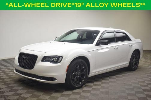 Bright White Clearcoat 2019 Chrysler 300 Touring