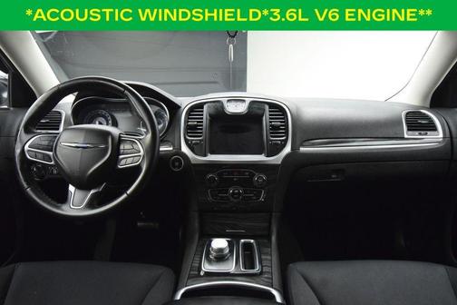 Bright White Clearcoat 2019 Chrysler 300 Touring