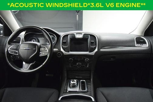 Bright White Clearcoat 2019 Chrysler 300 Touring