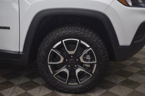 Bright White Clearcoat 2026 Jeep Compass Trailhawk
