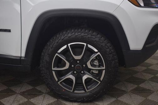 Bright White Clearcoat 2026 Jeep Compass Trailhawk