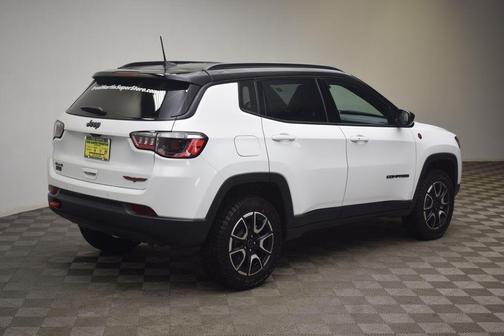 Bright White Clearcoat 2026 Jeep Compass Trailhawk