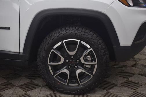 Bright White Clearcoat 2026 Jeep Compass Trailhawk