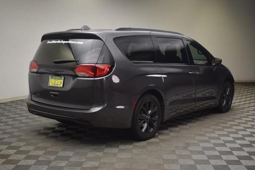 2020 Chrysler Pacifica Touring-L