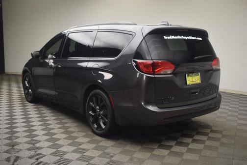 2020 Chrysler Pacifica Touring-L