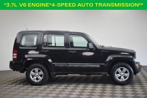 Brilliant Black Crystal Pearlcoat 2011 Jeep Liberty Sport
