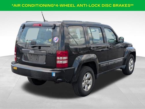 Brilliant Black Crystal Pearlcoat 2011 Jeep Liberty Sport
