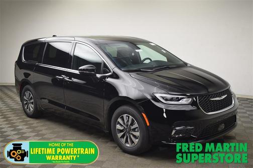 2025 Chrysler Pacifica Hybrid Select
