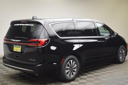 2025 Chrysler Pacifica Hybrid Select