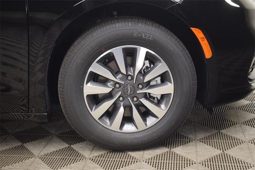 2025 Chrysler Pacifica Hybrid Select