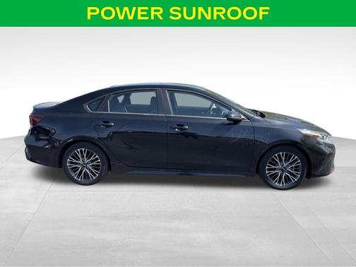 Aurora Black Pearl 2023 Kia Forte GT-Line