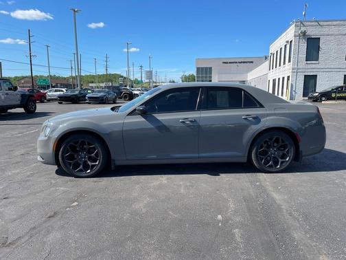 2019 Chrysler 300 Touring