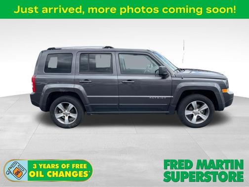 Granite Crystal Clearcoat Metallic 2017 Jeep Patriot High Altitude