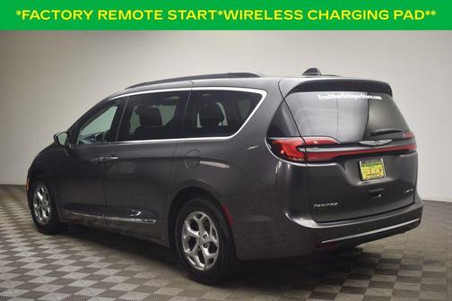 Granite Crystal Clearcoat Metallic 2023 Chrysler Pacifica Limited