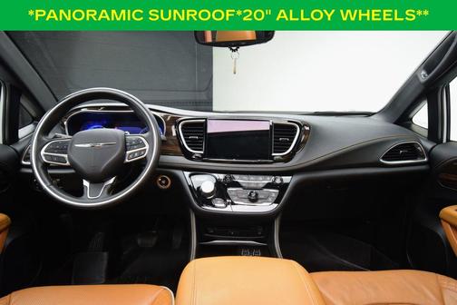 Bright White Clearcoat 2021 Chrysler Pacifica Pinnacle
