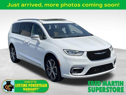 Bright White Clearcoat 2021 Chrysler Pacifica Pinnacle
