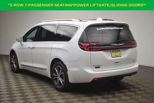 Bright White Clearcoat 2021 Chrysler Pacifica Pinnacle