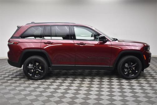 2025 Jeep Grand Cherokee Laredo