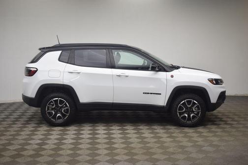 Bright White Clearcoat 2026 Jeep Compass Trailhawk