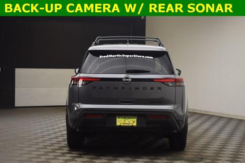 2023 Nissan Pathfinder SV