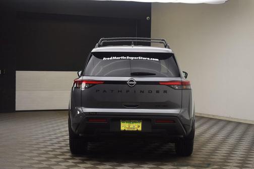 2023 Nissan Pathfinder SV