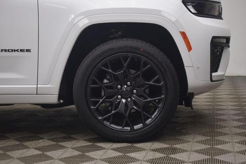 Bright White Clearcoat 2026 Jeep Grand Cherokee Summit