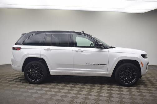 Bright White Clearcoat 2026 Jeep Grand Cherokee Summit