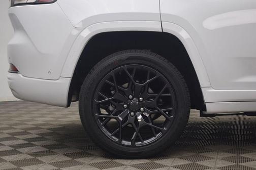 Bright White Clearcoat 2026 Jeep Grand Cherokee Summit