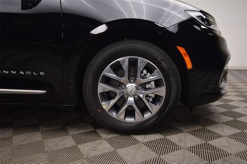 2025 Chrysler Pacifica Hybrid Pinnacle
