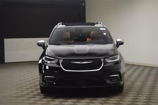 2025 Chrysler Pacifica Hybrid Pinnacle