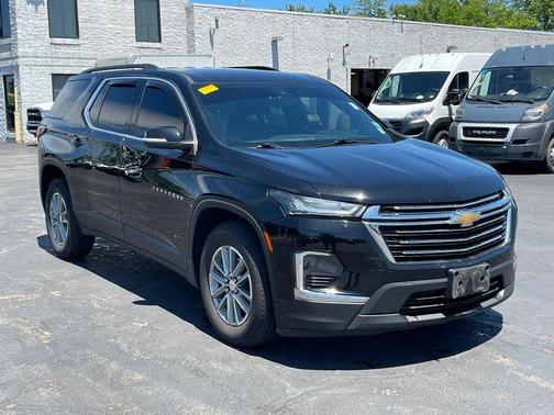 Mosaic Black Metallic 2023 Chevrolet Traverse LT Cloth