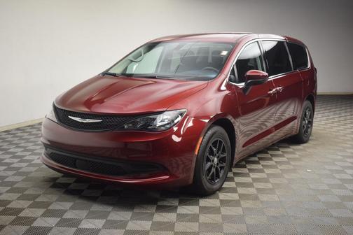 2022 Chrysler Voyager LX