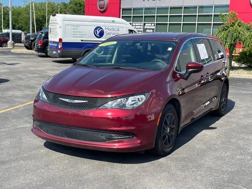2022 Chrysler Voyager LX