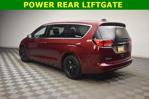 2022 Chrysler Voyager LX