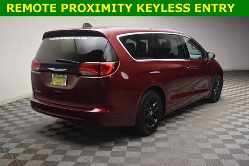 2022 Chrysler Voyager LX