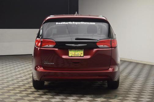 2022 Chrysler Voyager LX