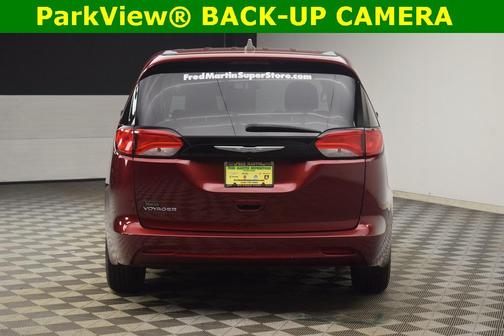 2022 Chrysler Voyager LX