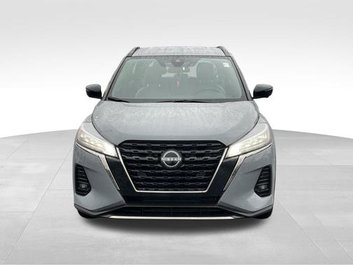 2022 Nissan Kicks SR