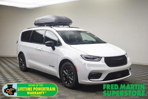 2025 Chrysler Pacifica Select