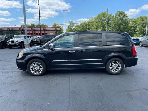 2013 Chrysler Town & Country Touring-L