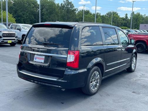 2013 Chrysler Town & Country Touring-L