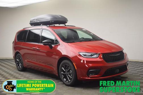 2025 Chrysler Pacifica Select