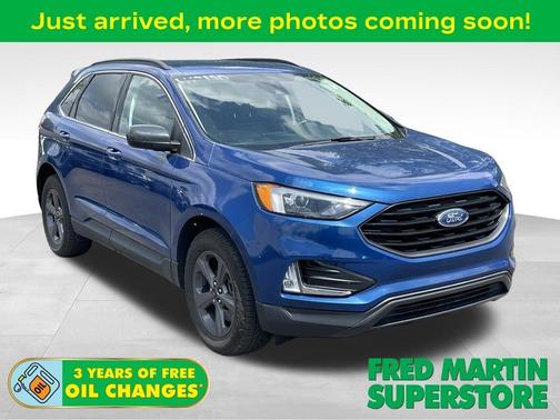 Blue Metallic 2022 Ford Edge SEL