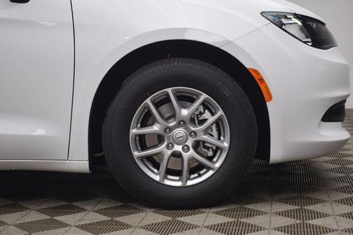 2026 Chrysler Voyager LX