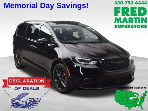 Diamond Black 2026 Chrysler Pacifica Select