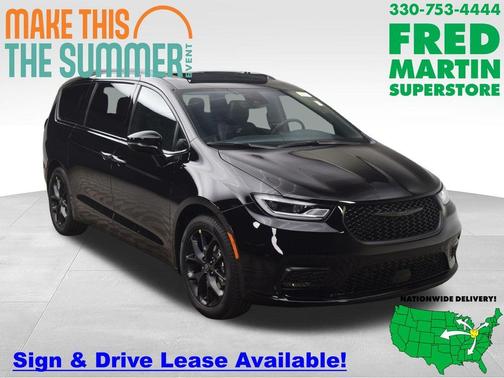 Diamond Black 2026 Chrysler Pacifica Select